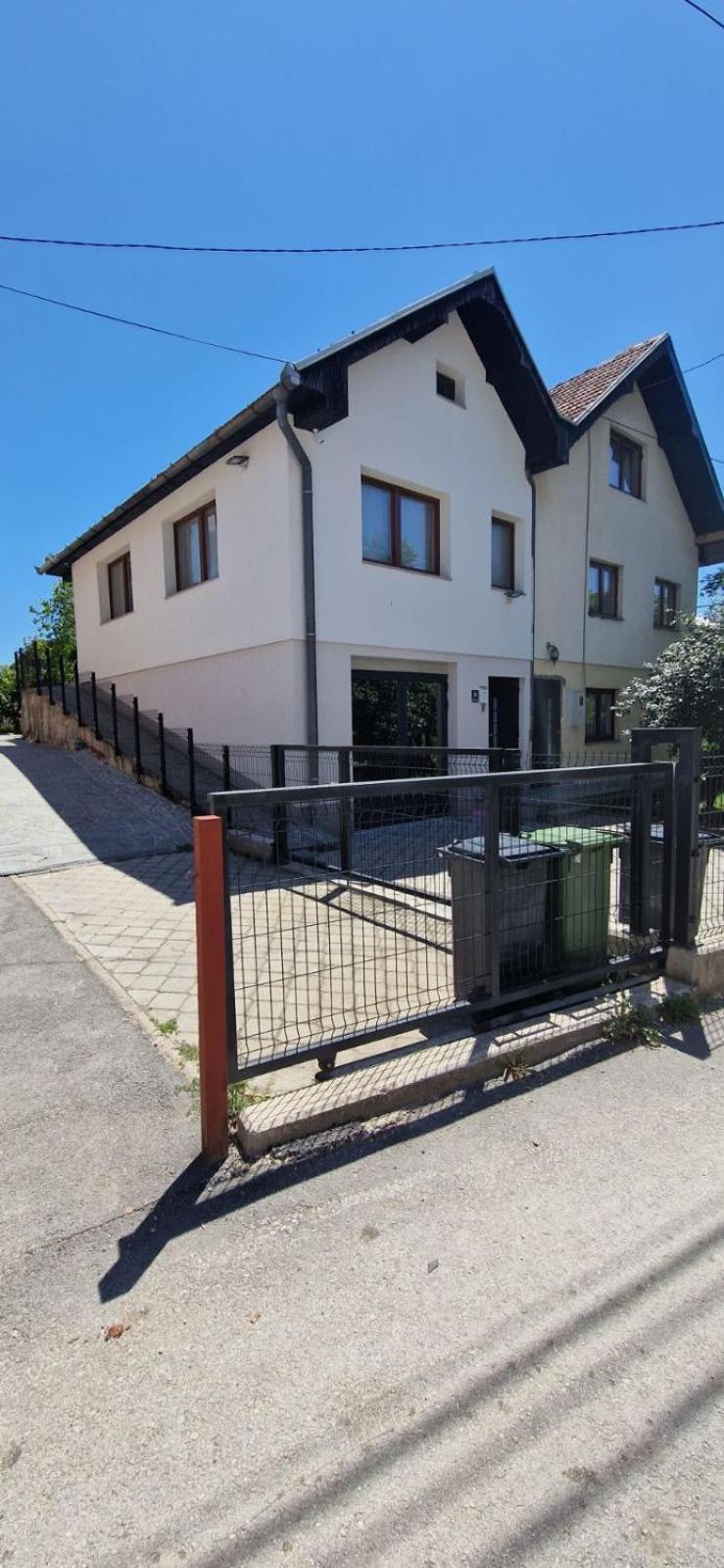 Family Apartment With Garden Sarajevo Exterior foto