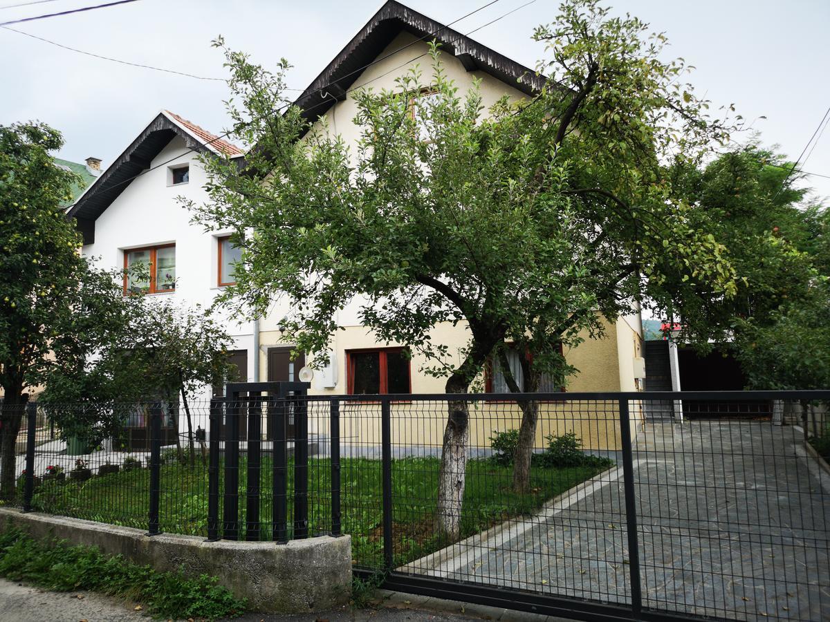 Family Apartment With Garden Sarajevo Exterior foto